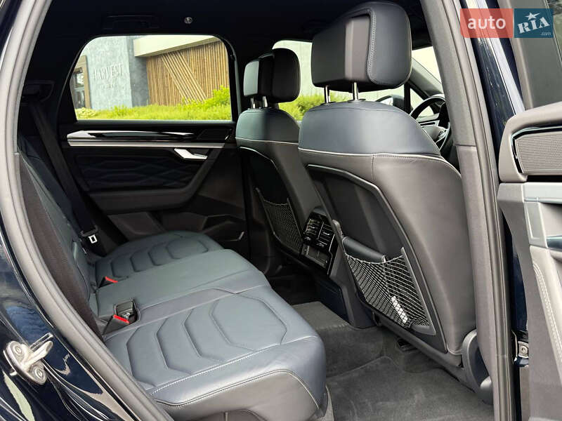 Внедорожник / Кроссовер Volkswagen Touareg 2022 в Киеве