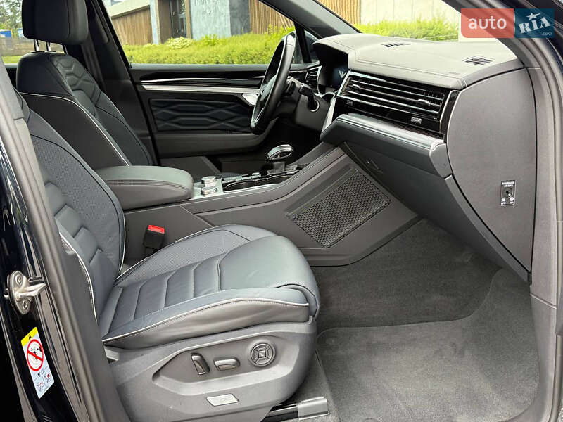 Внедорожник / Кроссовер Volkswagen Touareg 2022 в Киеве