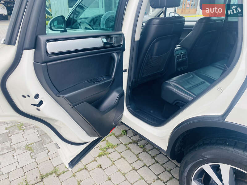 Внедорожник / Кроссовер Volkswagen Touareg 2010 в Черновцах