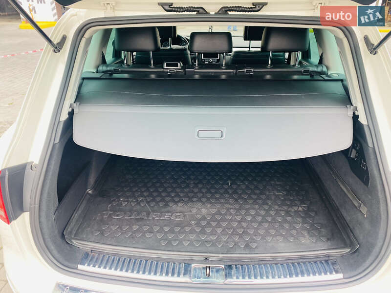 Внедорожник / Кроссовер Volkswagen Touareg 2010 в Черновцах