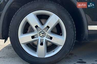 Внедорожник / Кроссовер Volkswagen Touareg 2011 в 