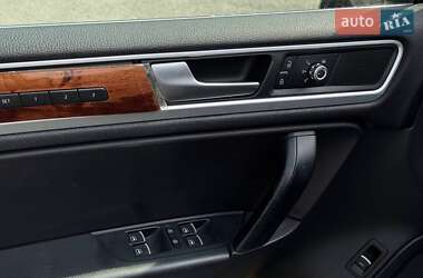 Внедорожник / Кроссовер Volkswagen Touareg 2011 в 