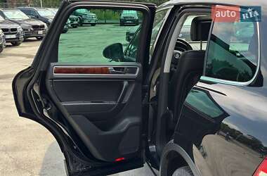 Внедорожник / Кроссовер Volkswagen Touareg 2011 в 