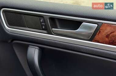 Внедорожник / Кроссовер Volkswagen Touareg 2011 в 