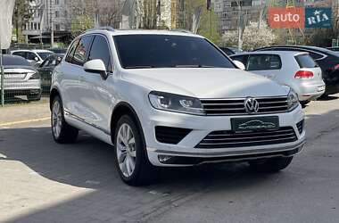 Внедорожник / Кроссовер Volkswagen Touareg 2014 в Черновцах