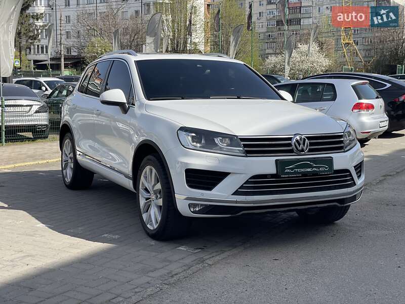 Внедорожник / Кроссовер Volkswagen Touareg 2014 в Черновцах