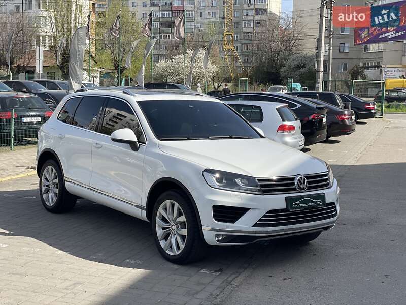 Внедорожник / Кроссовер Volkswagen Touareg 2014 в Черновцах