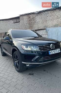 Внедорожник / Кроссовер Volkswagen Touareg 2015 в Кривом Роге