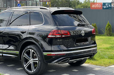 Внедорожник / Кроссовер Volkswagen Touareg 2015 в 
