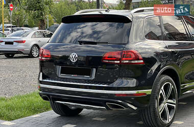 Внедорожник / Кроссовер Volkswagen Touareg 2015 в 