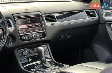 Внедорожник / Кроссовер Volkswagen Touareg 2015 в 