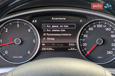 Внедорожник / Кроссовер Volkswagen Touareg 2015 в 