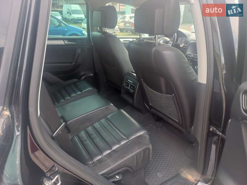 Внедорожник / Кроссовер Volkswagen Touareg 2011 в Шептицькому