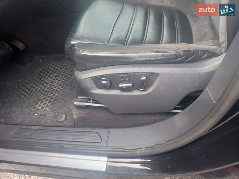 Внедорожник / Кроссовер Volkswagen Touareg 2011 в Шептицькому