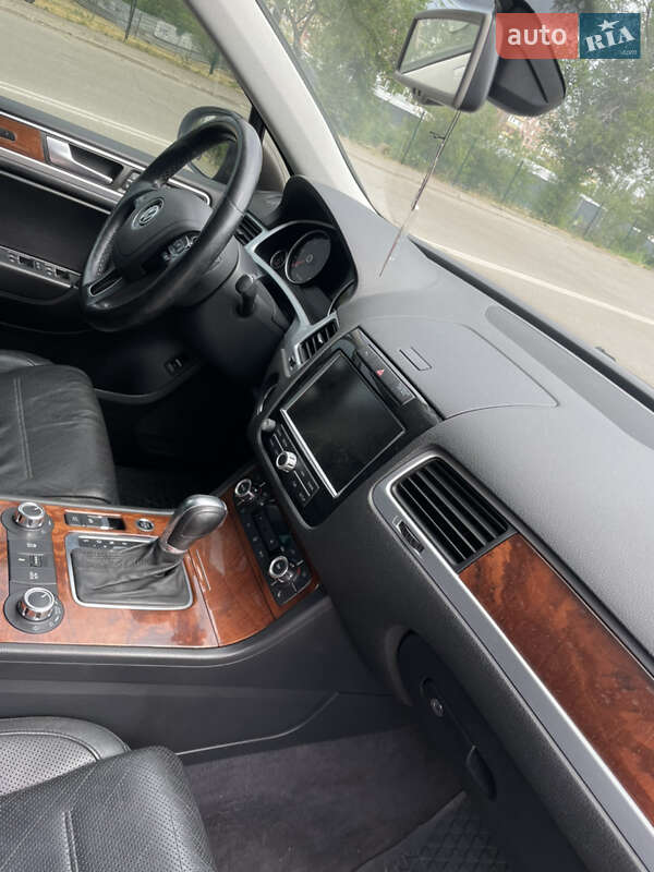 Внедорожник / Кроссовер Volkswagen Touareg 2010 в Кривом Роге