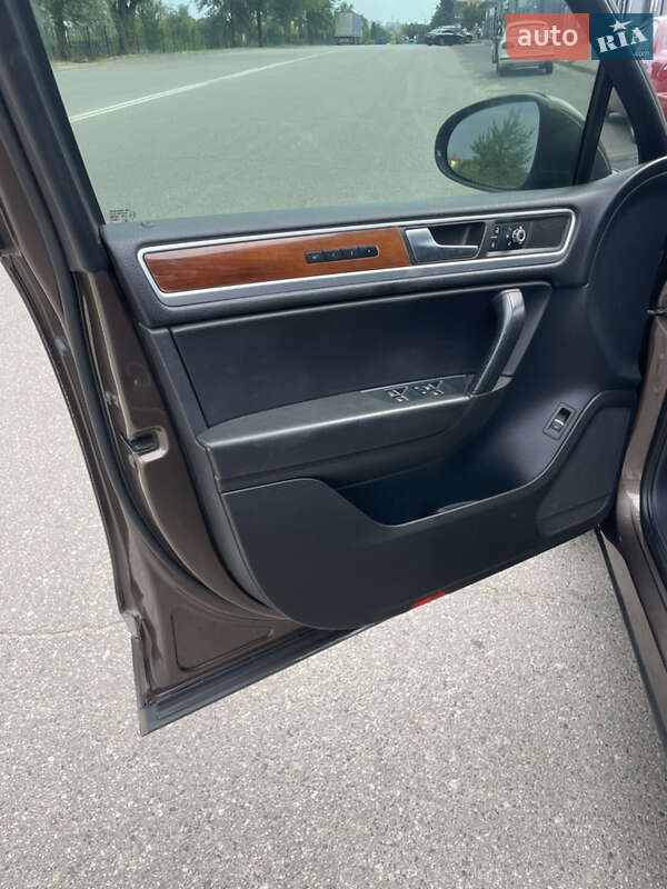 Внедорожник / Кроссовер Volkswagen Touareg 2010 в Кривом Роге