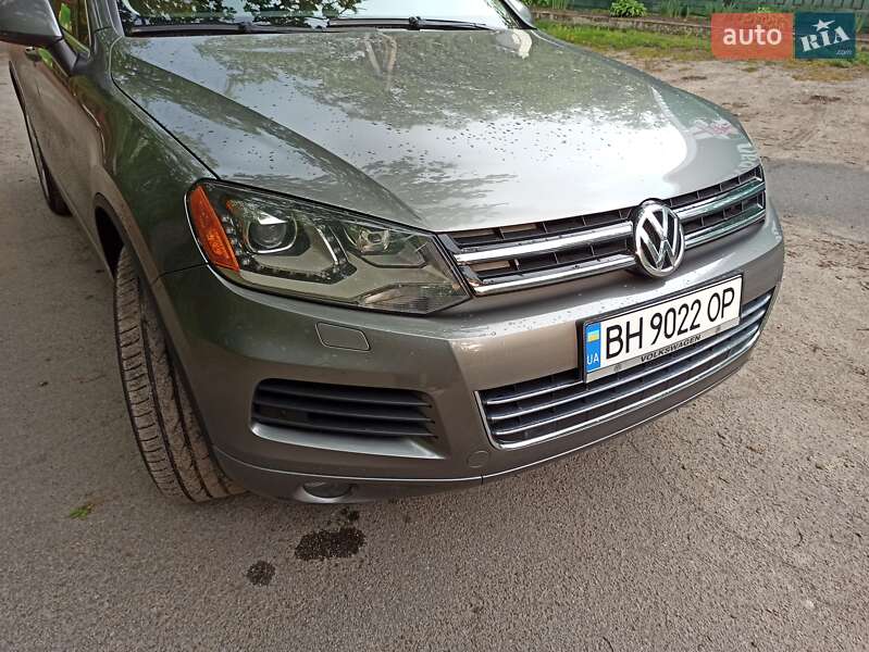 Позашляховик / Кросовер Volkswagen Touareg 2012 в Києві