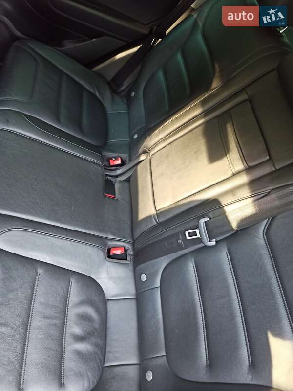 Позашляховик / Кросовер Volkswagen Touareg 2012 в Києві