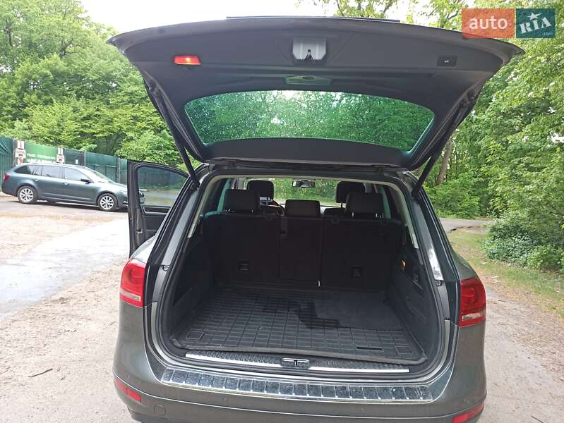 Позашляховик / Кросовер Volkswagen Touareg 2012 в Києві