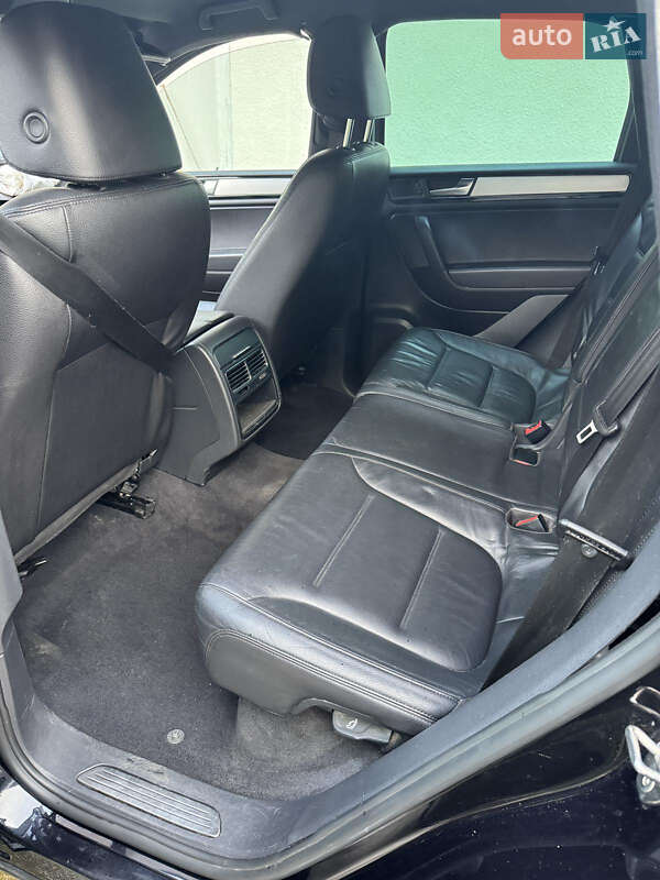Внедорожник / Кроссовер Volkswagen Touareg 2011 в Яремче