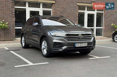Внедорожник / Кроссовер Volkswagen Touareg 2019 в 