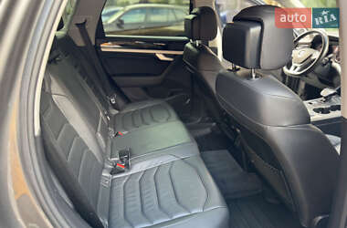 Внедорожник / Кроссовер Volkswagen Touareg 2019 в 