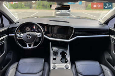 Внедорожник / Кроссовер Volkswagen Touareg 2019 в 