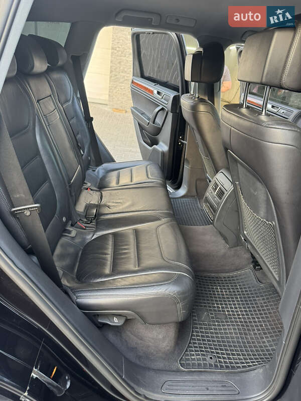 Внедорожник / Кроссовер Volkswagen Touareg 2010 в Ровно