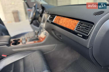Внедорожник / Кроссовер Volkswagen Touareg 2010 в 
