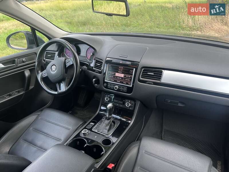 Внедорожник / Кроссовер Volkswagen Touareg 2011 в Броварах