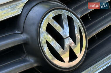Внедорожник / Кроссовер Volkswagen Touareg 2010 в 
