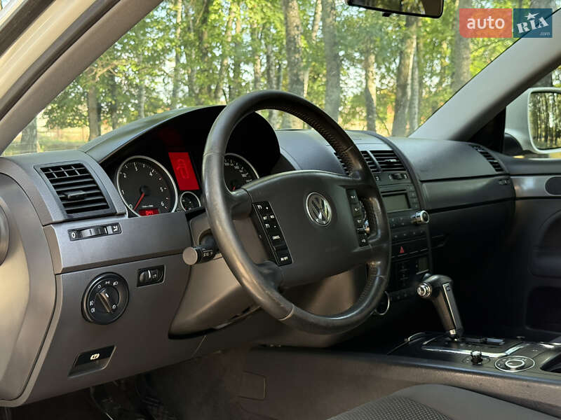 Внедорожник / Кроссовер Volkswagen Touareg 2010 в Ахтырке