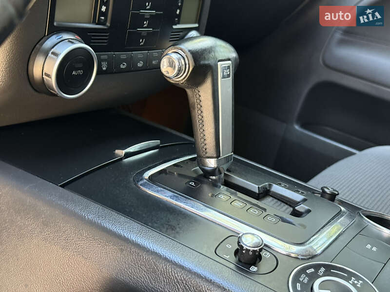Внедорожник / Кроссовер Volkswagen Touareg 2010 в Ахтырке