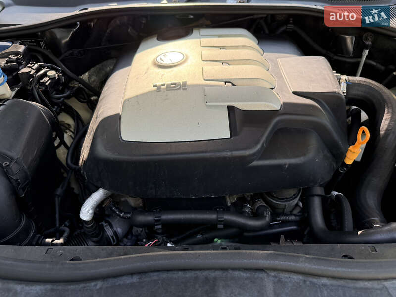 Внедорожник / Кроссовер Volkswagen Touareg 2010 в Ахтырке
