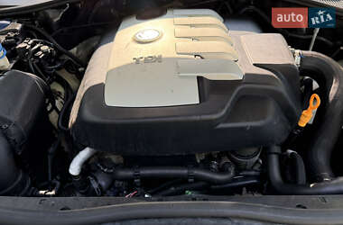 Внедорожник / Кроссовер Volkswagen Touareg 2010 в 