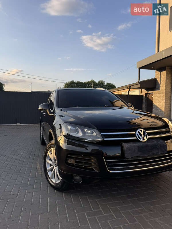 Внедорожник / Кроссовер Volkswagen Touareg 2010 в Ровно