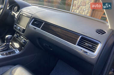 Внедорожник / Кроссовер Volkswagen Touareg 2017 в 