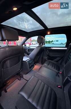 Внедорожник / Кроссовер Volkswagen Touareg 2011 в 