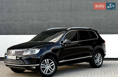 Внедорожник / Кроссовер Volkswagen Touareg 2015 в Тернополе