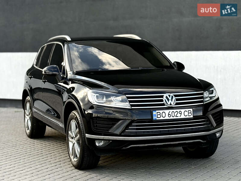Внедорожник / Кроссовер Volkswagen Touareg 2015 в Тернополе