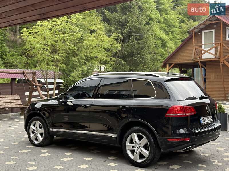 Позашляховик / Кросовер Volkswagen Touareg 2011 в Міжгір'ї