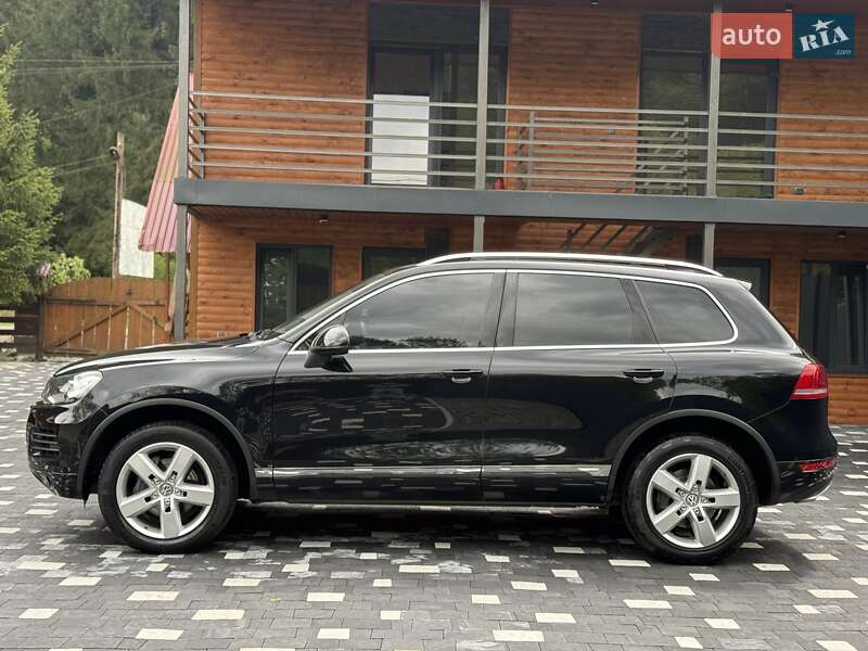Позашляховик / Кросовер Volkswagen Touareg 2011 в Міжгір'ї