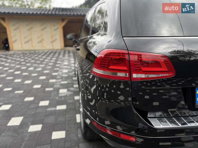 Позашляховик / Кросовер Volkswagen Touareg 2011 в Міжгір'ї
