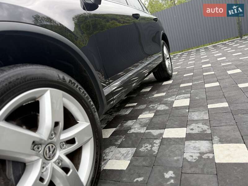 Позашляховик / Кросовер Volkswagen Touareg 2011 в Міжгір'ї