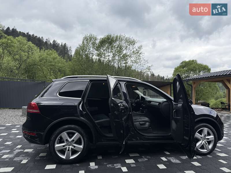 Позашляховик / Кросовер Volkswagen Touareg 2011 в Міжгір'ї