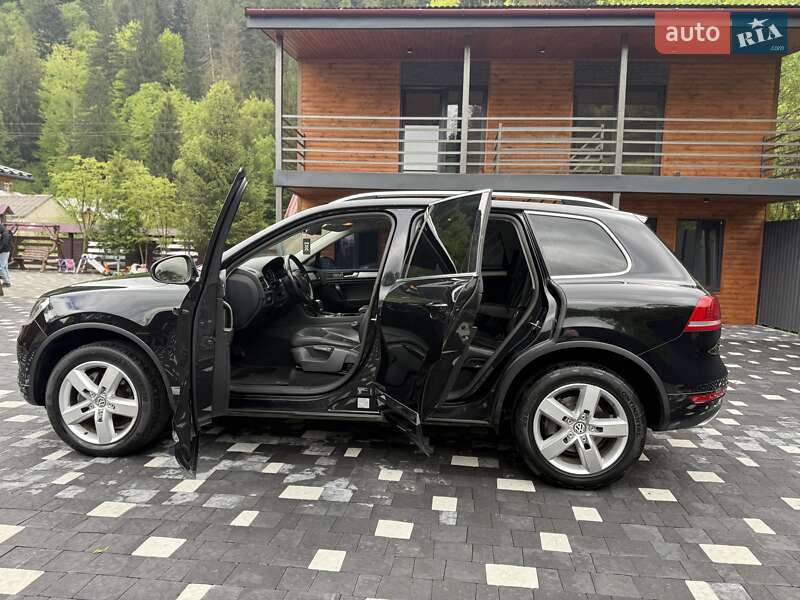 Позашляховик / Кросовер Volkswagen Touareg 2011 в Міжгір'ї