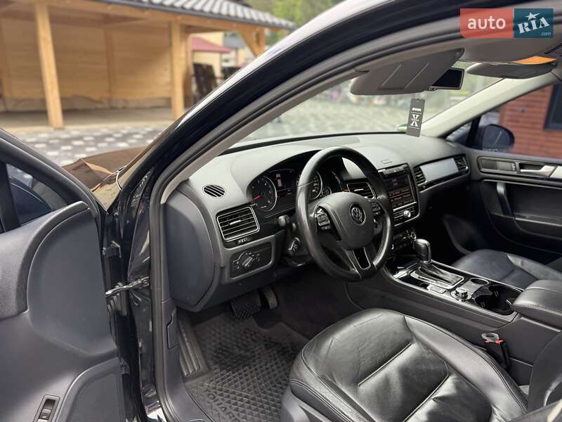 Позашляховик / Кросовер Volkswagen Touareg 2011 в Міжгір'ї