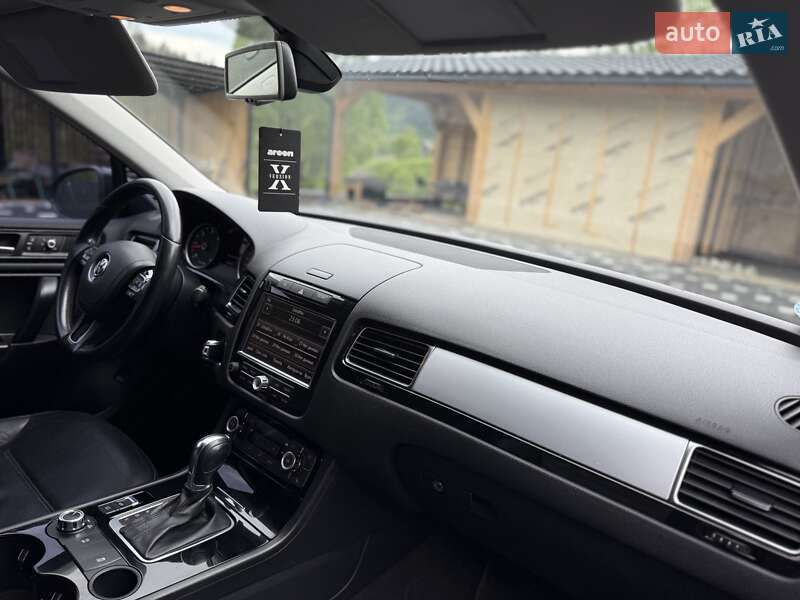 Позашляховик / Кросовер Volkswagen Touareg 2011 в Міжгір'ї