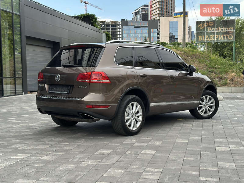 Позашляховик / Кросовер Volkswagen Touareg 2012 в Києві