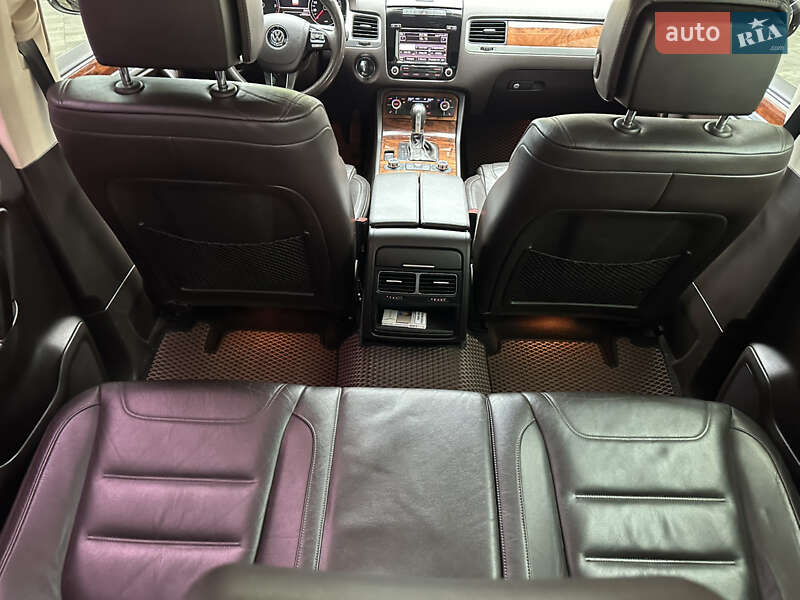 Позашляховик / Кросовер Volkswagen Touareg 2012 в Києві